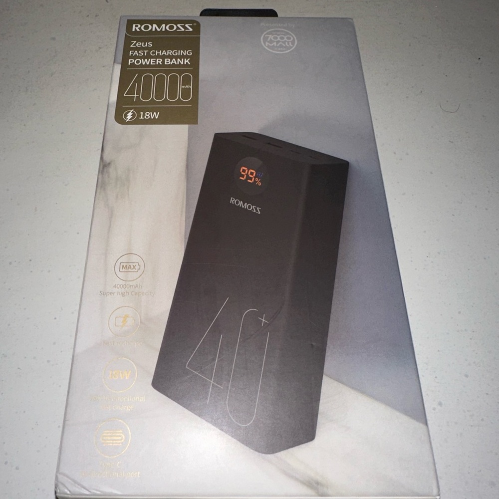 Romoss Zeus fast charging power bank.